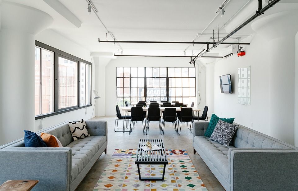 effactoItaly's tweet photo. Some people might assume that white is white, but there are countless shades within this one hue. Some whites have yellow undertones, others have a slightly pink or blue tint. Make sure to pick the shade that suits your home! #interiordecortips
https://t.co/4Y0nBIKcnG https://t.co/wqxLikmsdw