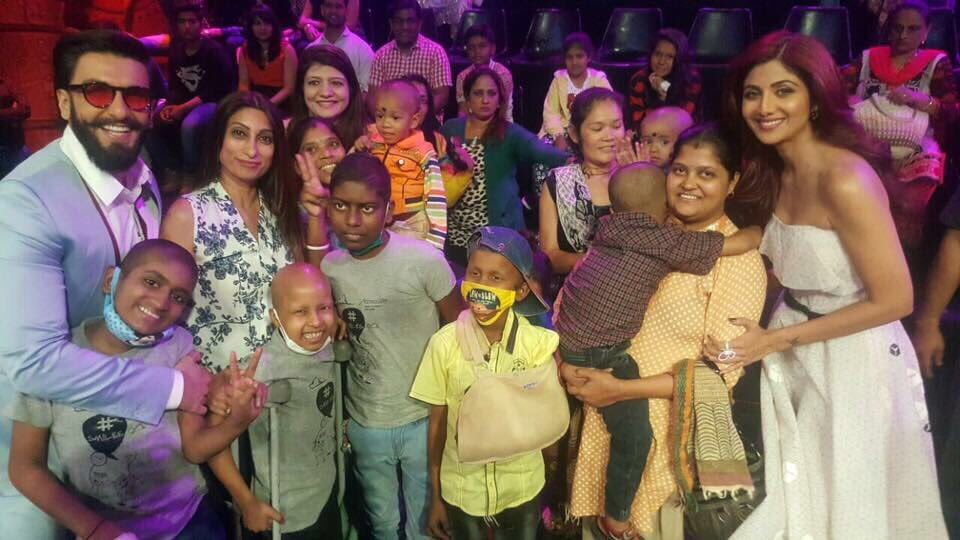 AccessLifeIndia's tweet photo. Smiles Galore !!
A throwback to the time when our real life heroes met top #Bollywood reel life #heroes :)
@RanveerOfficial @AccessLifeIndia @TheShilpaShetty #RanveerSingh #ShilpaShetty #TBT #Ngo #AccessLife #Rt #Support #Mumbai #India #DishoomToCancer #CancerKaAnswer #TBT https://t.co/ij33YXpguJ