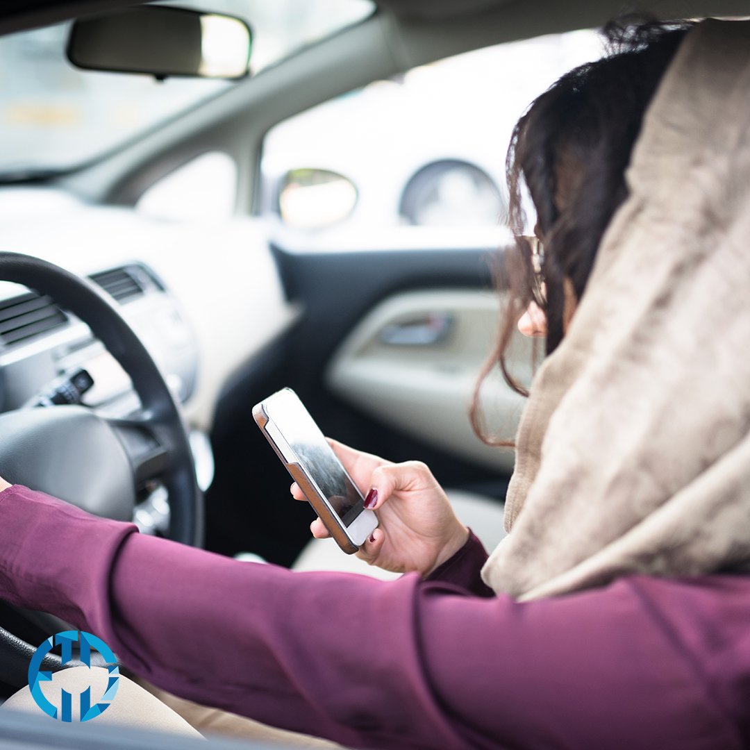 ETDI_Institute's tweet photo. #ETDITips for avoiding using your phone while driving:
If you’re traveling alone hide the phone away before you set off.If you’re traveling with a friend, delegate DJing, social media updates, navigation or temperature control tasks. You wouldn't #drinkdrive, so #nevertextdrive https://t.co/0zSYFlkiNI