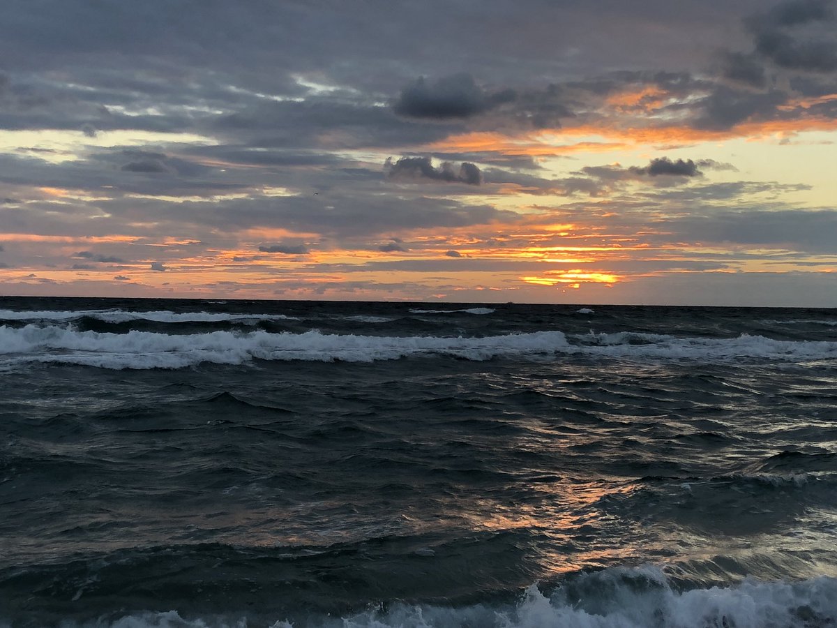 MaralaScott's tweet photo. I am praying for the safety of those in California and anyone, anywhere in the world, in need. I ask God to protect and comfort you. And if you are not in need, I pray for you to have continued health, love, and happiness. Have faith that prayers are heard. God bless you. https://t.co/F9rBSMV35A