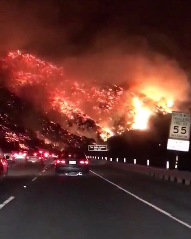 scandelmo's tweet image. This is crazy. I am expecting to see Obi-Wan dueling  Darth Vader with their light sabers on Mustafar #besafeLA #LAfire #seeksafety
