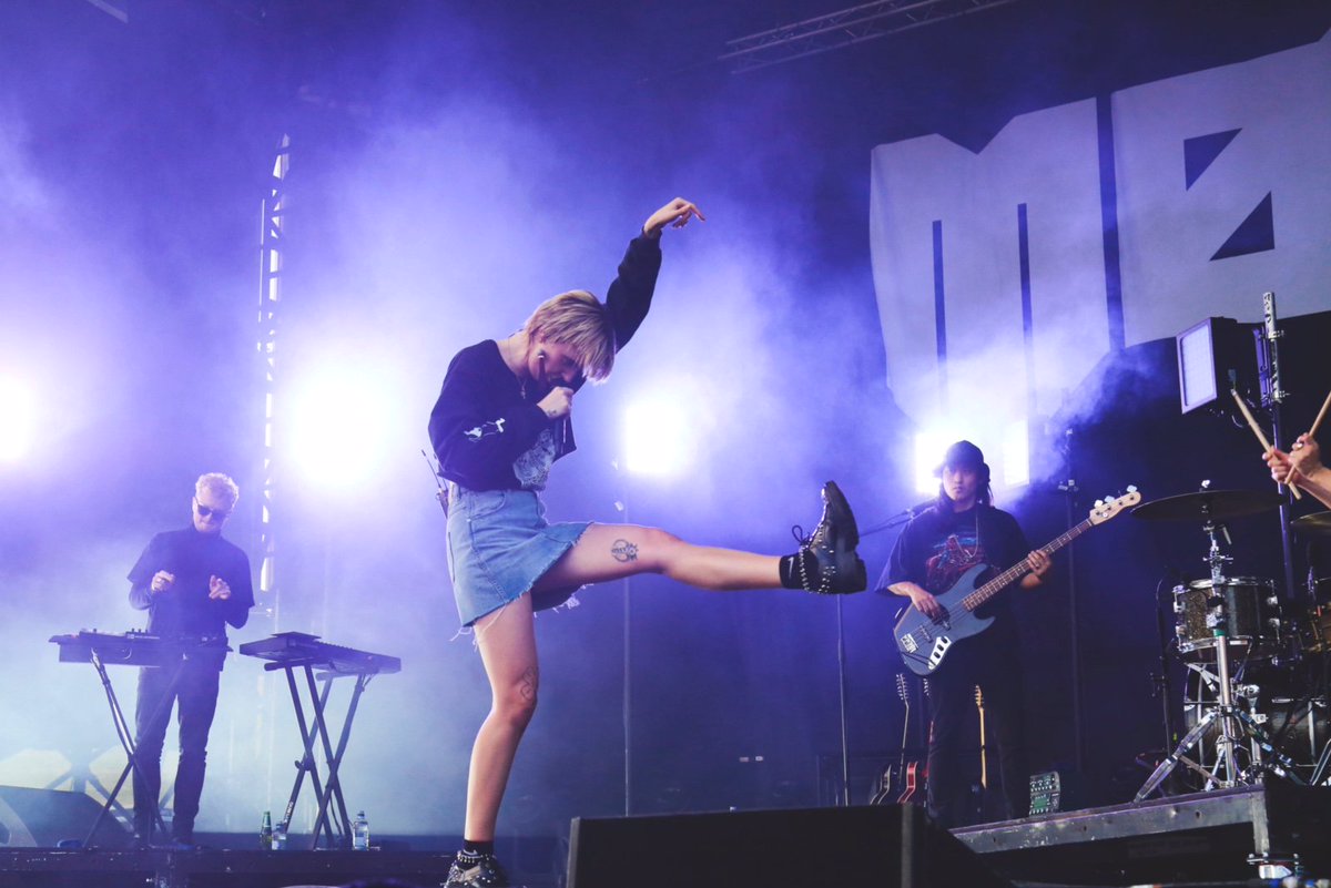 MOMOMOYOUTH's tweet photo. Thank u Auckland!❤️ This was the last show of the Australia/New Zealand tour supporting @Sia! Shout out to the badass and incredible female support lineup @charli_xcx @amysharkmusic @theiaofficialxo!!! 💕🔥👸👸👸👸👸🔥💕
📸: Henry Redcliffe https://t.co/JyNmpS24yb