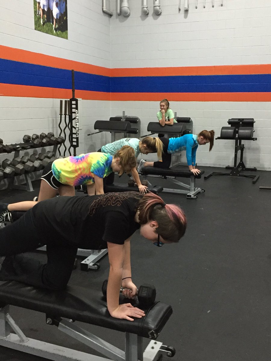 softballOOHS's tweet photo. Continued hard work WILL pay off come spring season 🍊⚾️! Freshmen and Sophomore class have been representing these past few weeks! #hardworknow #resultslater #orangepride #GRIT https://t.co/LxGByyq8O5