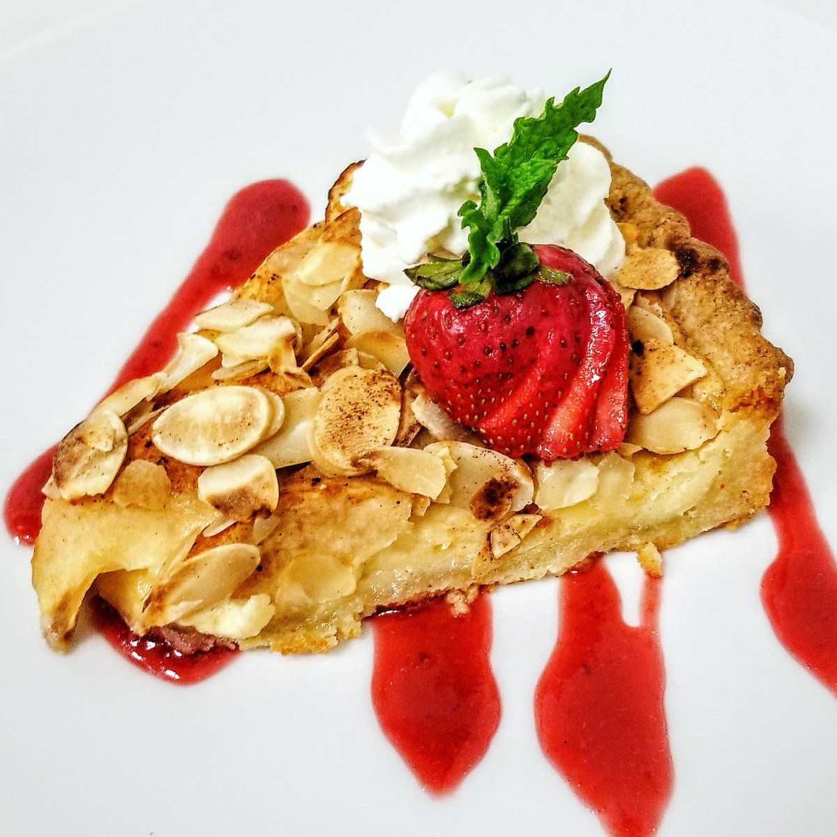 HerdOnMain's tweet photo. 🍐Pear and almond cream cheese tart? Don't mind if I do...😎
#HAVEYOUHERD https://t.co/ztpsAZ6pNY