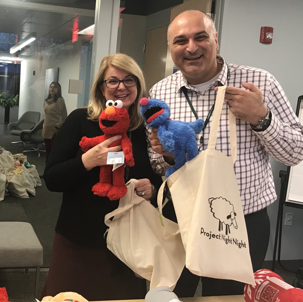 rachel_ie's tweet photo. Warm and fuzzy @siriusdecisions HQ
#projectnightnight #MerryChristmas https://t.co/iLiJ5IEMLQ