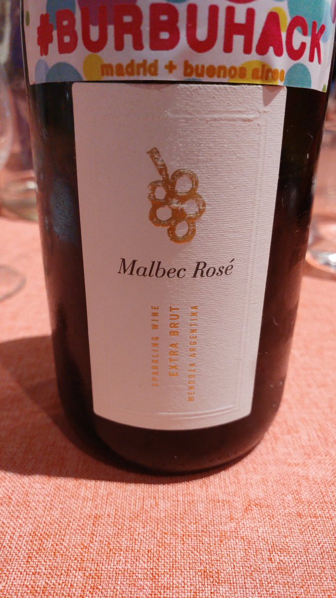 #burbuhack <a href="/bodegatapiz/">Tapiz | Zolo | Wapisa & Club Tapiz Hotel-Restó</a> Espumoso de Malbec Rose. Equilibrado en boca. Acidez presente pero amable. Un malbec en espumoso muy bien logrado. Sin aristas en su paso empezar boca. Algo distinto. <a href="/AchaClub/">Acha Club</a>