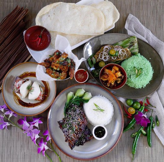 LuzerneGlobal's tweet image. Rustic captivates diners with its stunning reactive glaze. And Island Café @tangssg makes an equally-stunning statement paring with Asian delights.
#luzerne #luzerneglobal #EverydayBest