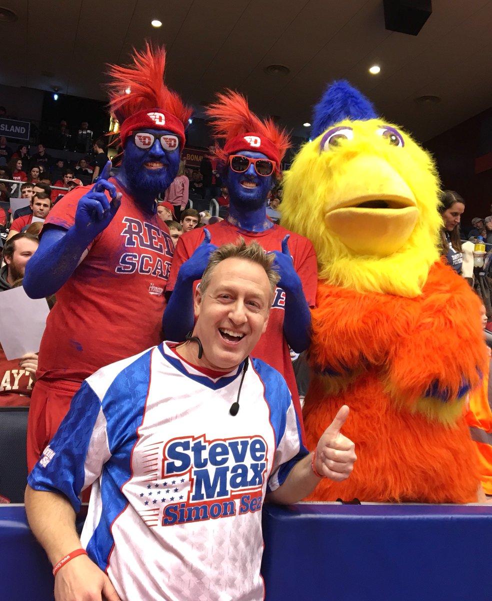 SimonSezGuy's tweet photo. Another SUPER night with my buds @DaytonMBB including @jbreezy0807 &amp; Ashley, the Flyer Fanatics and ‘Sez’ Champs Daysha and Sam.  Simon Sez ... #GoFlyers https://t.co/HRgE0nlWli