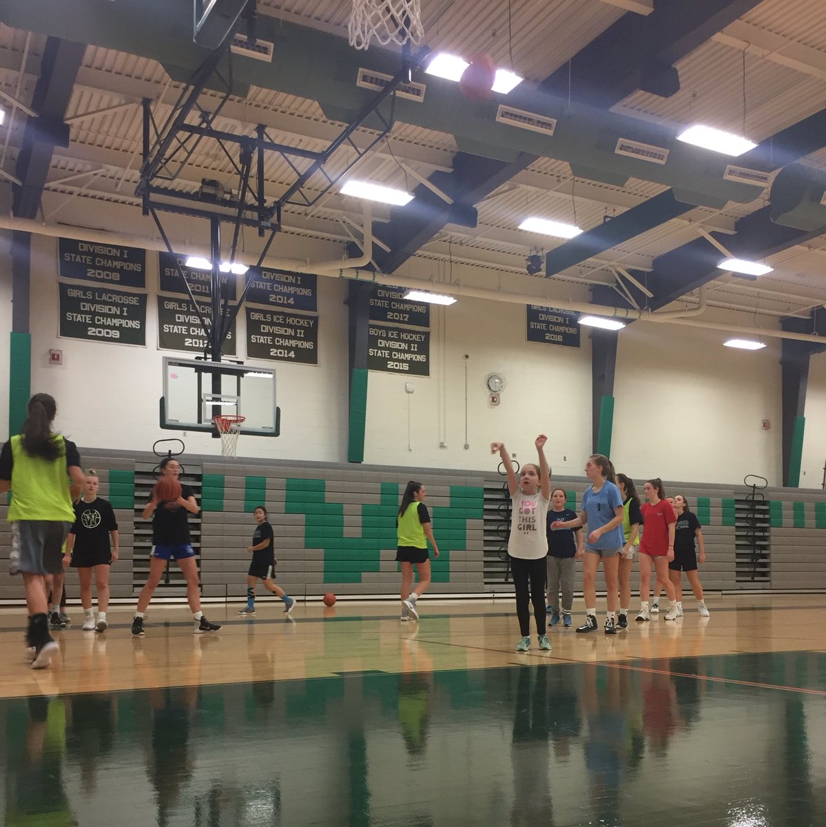 WWgirlshoops's tweet image. Thanks to the 5th grade coaches and players who attended our open practice tonight...the girls did an awesome job jumping into our last shooting drill! #WWhoops