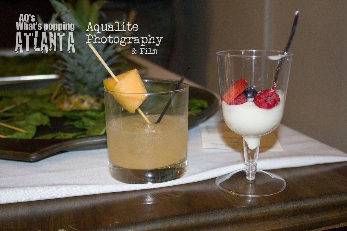 AqualitePhoto's tweet photo. Some of the delectable vegan cuisines captured (and devoured 😋) at last month's #TheVeganCookoff 🍊🍎🍓🍠🍇
#VeganLife #Vegans 💪

#AqualitePhotography
#PhotographyLife
#ATLPhotography https://t.co/2JY1KWkal4