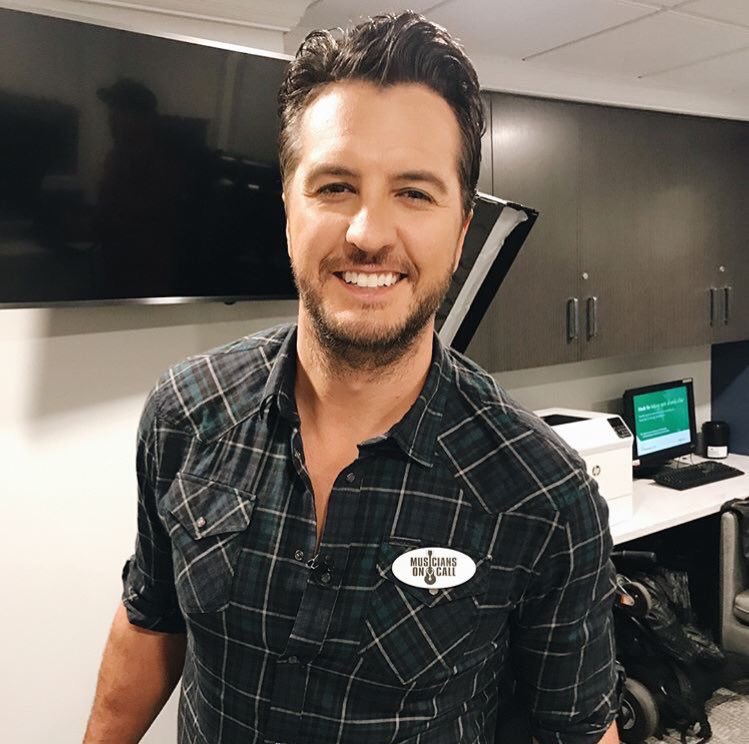 alwaysteamluke's tweet photo. EXCUSE ME, SIR. WHO GAVE YOU THE RIGHT?? https://t.co/MoyBvuTIIq