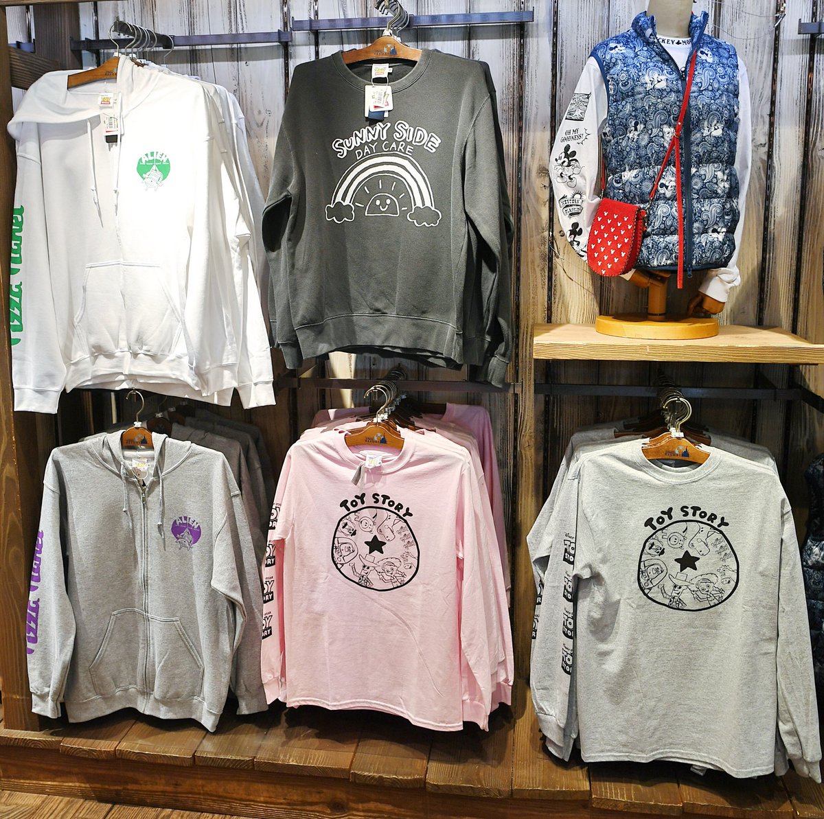Mezzomikiのディズニーブログ Tdlウエスタンウエアでミッキーたちのパーカー Tシャツ リュックサックなど発売中 T Co Vbol7x5jre