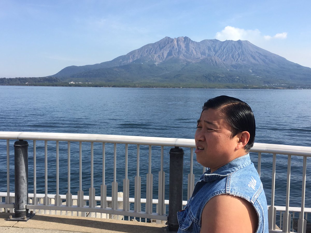 やまのキング 桜島とスギちゃん 絵になりすぎる これからマルハン鹿児島新港店で収録です