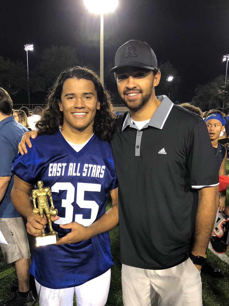 CoachYounger14's tweet photo. Not for his talent... not for his play.... but for his CHARACTER🔴🔵✋️👈 #RaiderPride #RightWayRockWay #CitizenshipAward https://t.co/dLw1Q3Selw