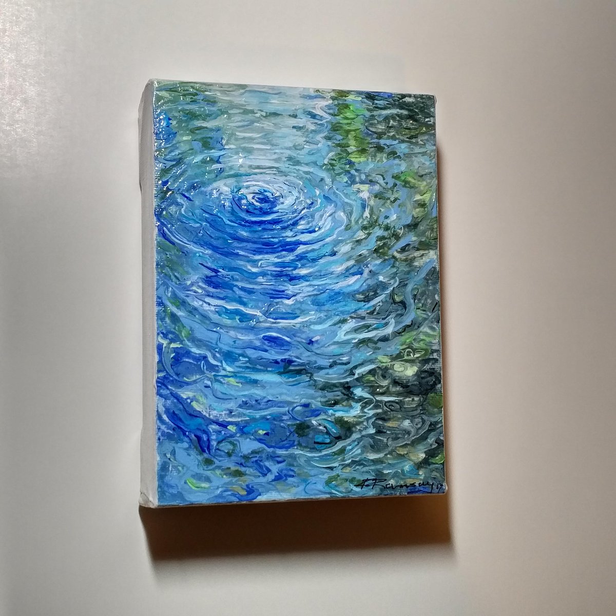 I'm thrilled with my first <a href="/ramsayroz/">Roslyn Ramsay Artist</a> painting "Vortex". Procured from our <a href="/ArtDGallery/">Art District Gallery</a> xmas gift exchange. @RaflarTheArtist went home with a #Nye - "Strike Out #2". Everybody's happy!