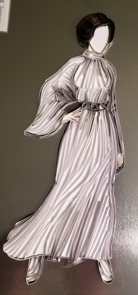 JasonBoardSmith's tweet photo. Just completed! Quilled Star Wars Princess Leia #Disney #papercraft #StarWars https://t.co/2kVHOhhSXU