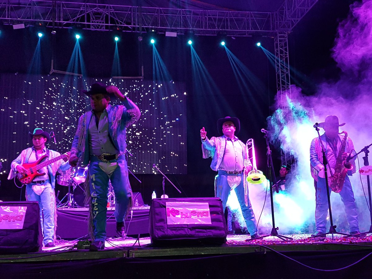 kebuenaoficial's tweet photo. @BandaMaguey han llegado al escenario de la #PosadaKB de la @Del_Iztapalapa !! https://t.co/fUnnmP5fxy