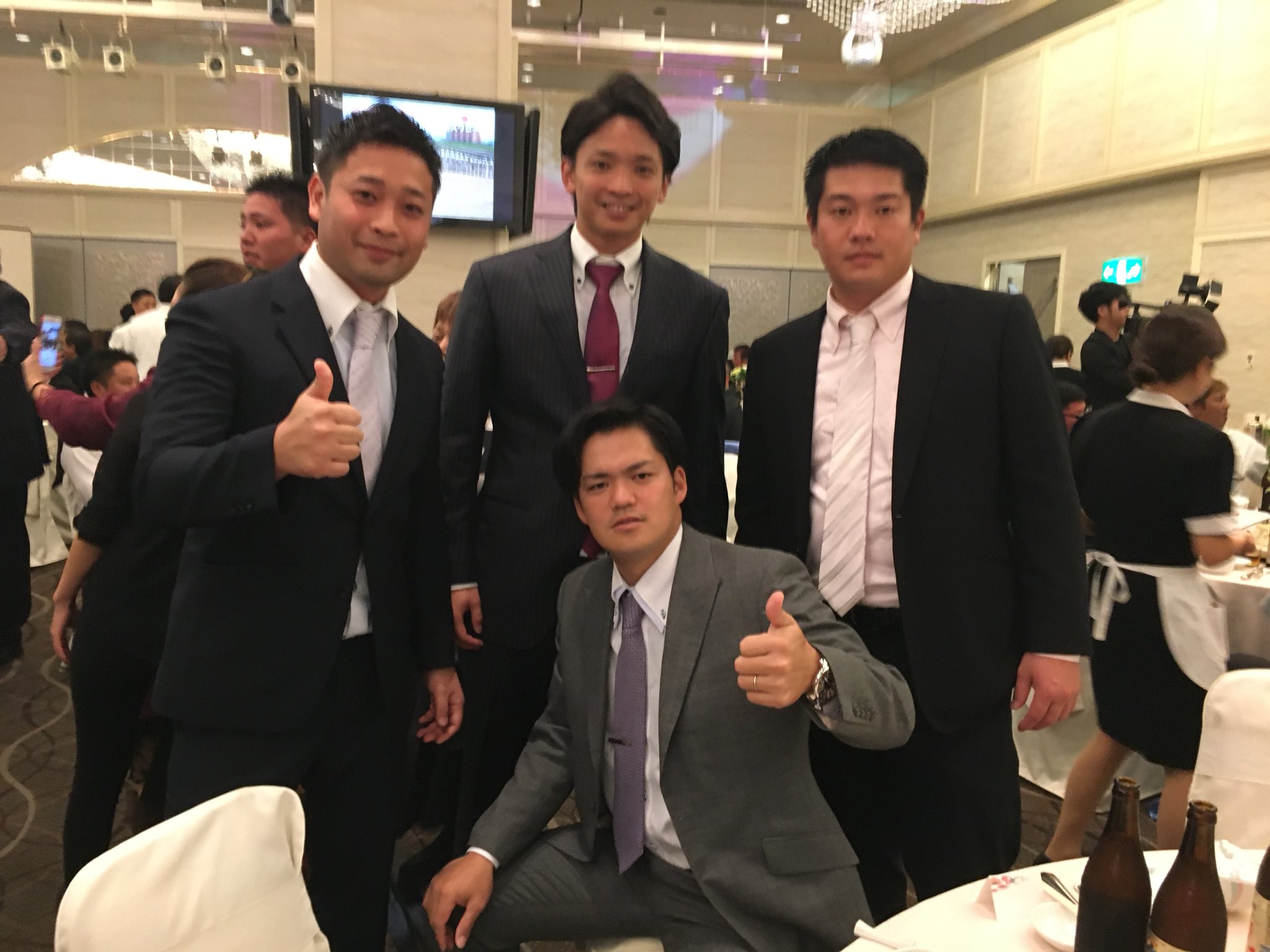 Hiroki 日曜日は後輩の結婚式に招待して頂きました お嫁さんと末永くお幸せに なおも結婚式に参加 同級生が4人揃って最多勝おめでとうの記念写真 山川穂高とも色々と情報交換ができて良かった 結婚 嶺井 新郎 ベイスターズ Cs優勝 東浜 最多勝