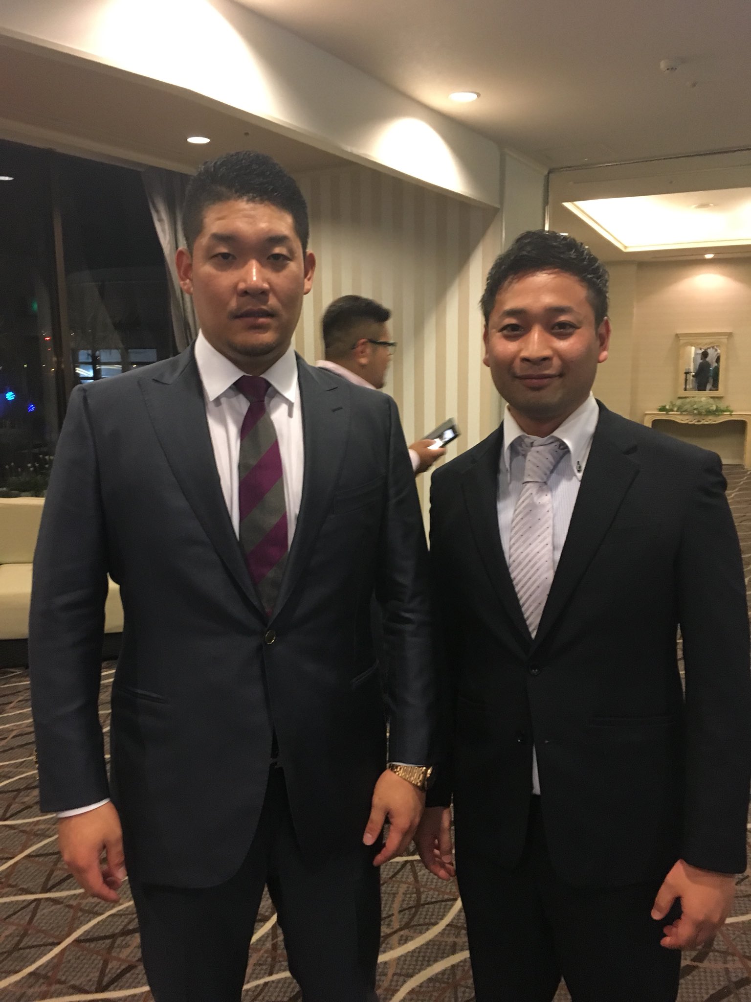 Hiroki 日曜日は後輩の結婚式に招待して頂きました お嫁さんと末永くお幸せに なおも結婚式に参加 同級生が4人揃って最多勝おめでとうの記念写真 山川穂高とも色々と情報交換ができて良かった 結婚 嶺井 新郎 ベイスターズ Cs優勝 東浜 最多勝