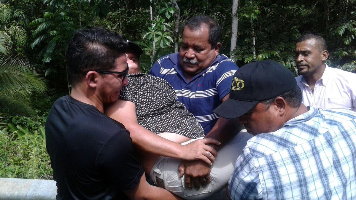 Accidente de tránsito entre pickup y un articulado dejó como resultado una persona herida. Sucedió la tarde de este miércoles en la carretera Almirante-Chiriqui Grande, en Bocas del Toro. Atendió <a href="/BCBRP/">Bomberos De Panamá</a> <a href="/Bomberosbocas/">Bomberos bocas</a>