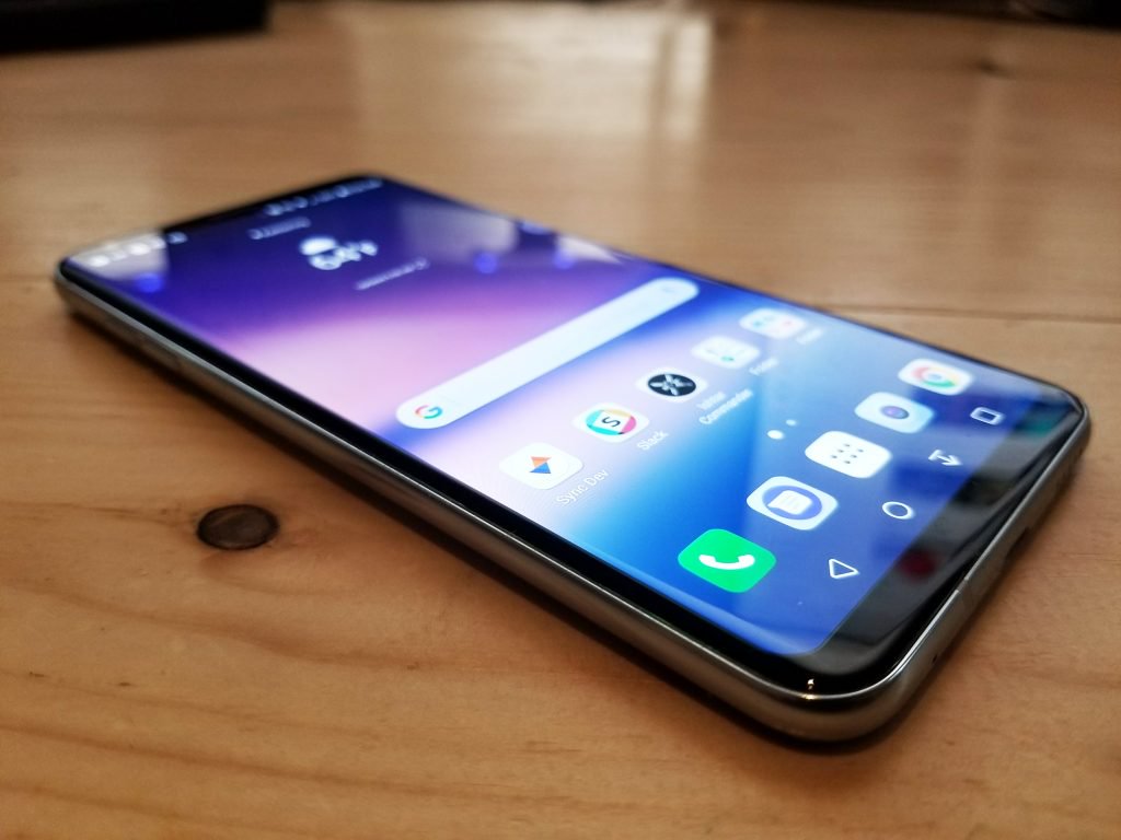 FinanceGrip's tweet photo. Not #LG V30, But LG V30+ Will #launch on 13 #December in #India 
https://t.co/RlaYG8KnwC https://t.co/xmxvbZLLiq