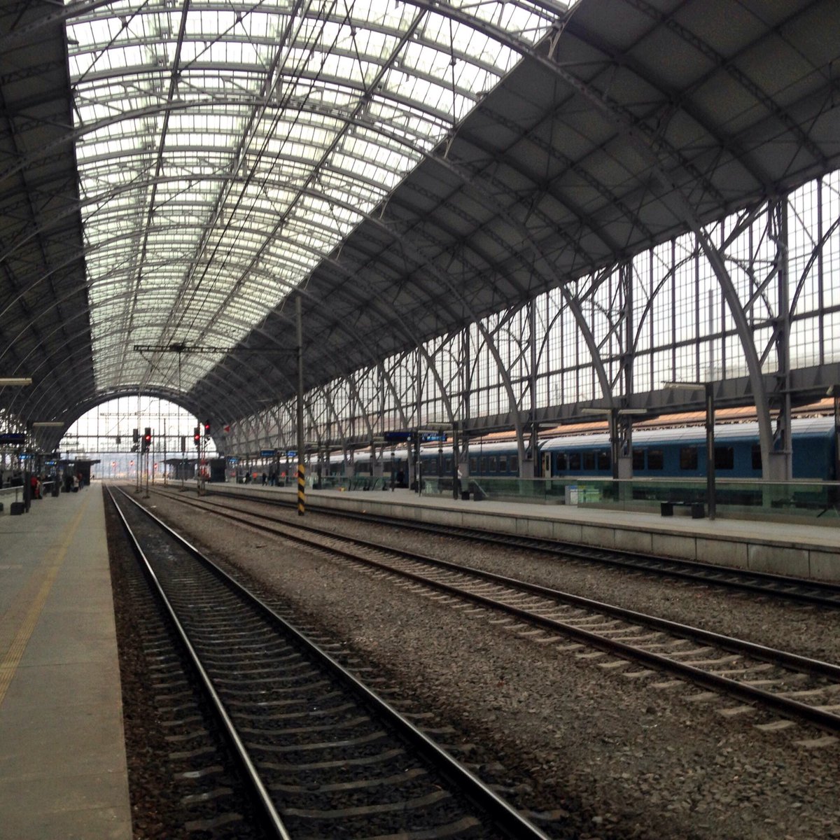 OxMailTimHughes's tweet photo. After an epic rail journey from Budapest to Oxford (via Prague, Berlin, Cologne, Brussels &amp; dear old London town) I can vouch that the train is the only way to travel. #SixCountries #DiningCars #Views #NoMoreAirports #Imperialbyrail17 @GreatRail @3lilbirdspr https://t.co/CFi23LZJAR