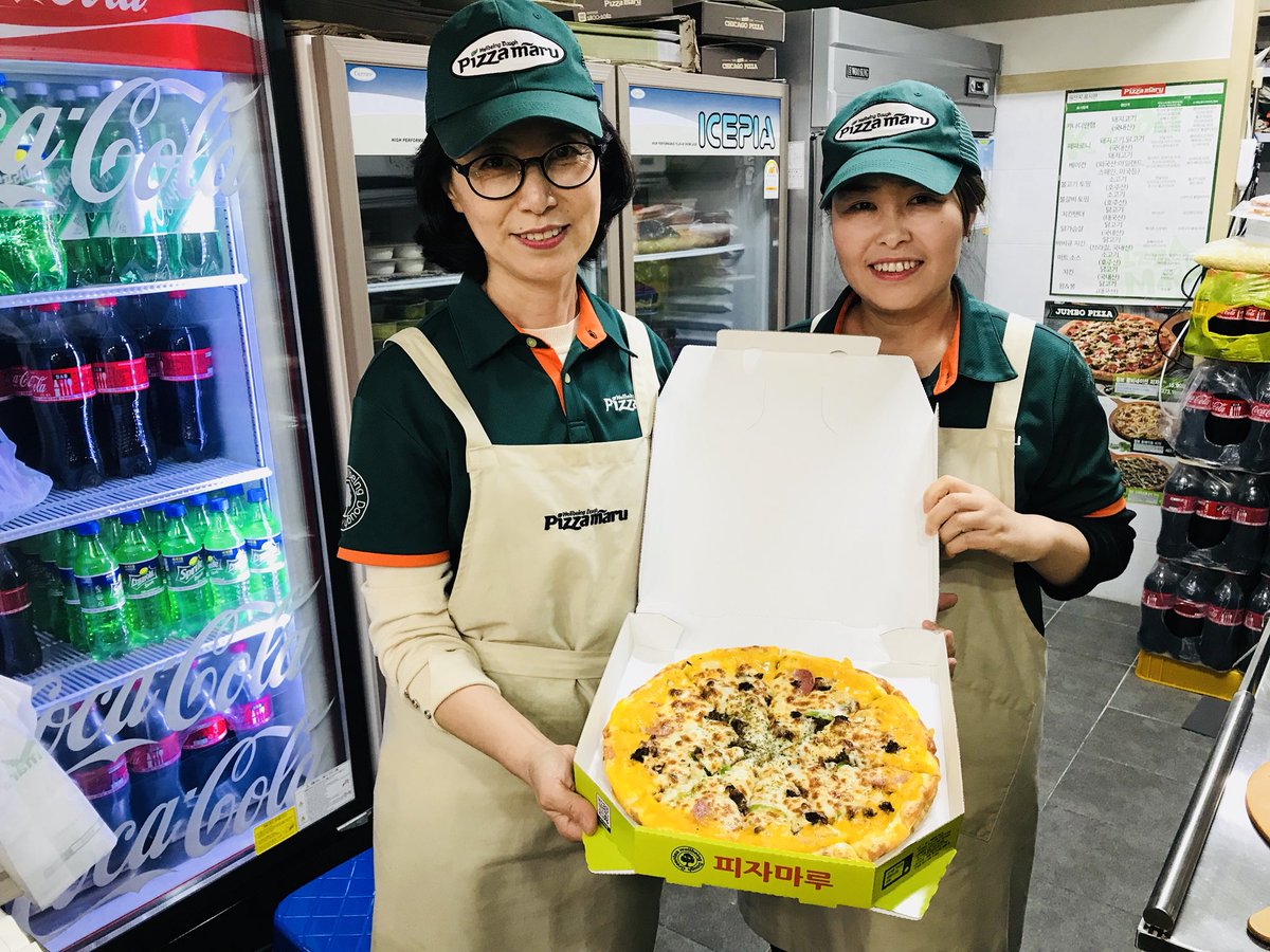 “문재인 대통령이 주문했던 피자 주세요”
그 말에 주인님께서 싱글벙글이네요.ㅎㅎ
트위터에 홍보도 해줄거라 했어요. 영등포구 전역에 배달된다고 합니다.ㅎㅎ #피자마루