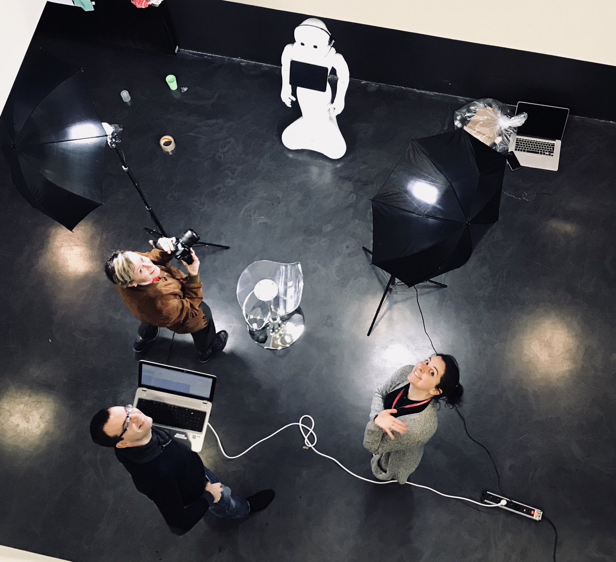 _Robotopi's tweet photo. 📌Ce matin, #shootingphoto📸 chez @_Conserto réalisé par l’agence #Lycanthrop 🐺 @PepperTheRobot est une vraie vedette https://t.co/TZWSdFaaRT