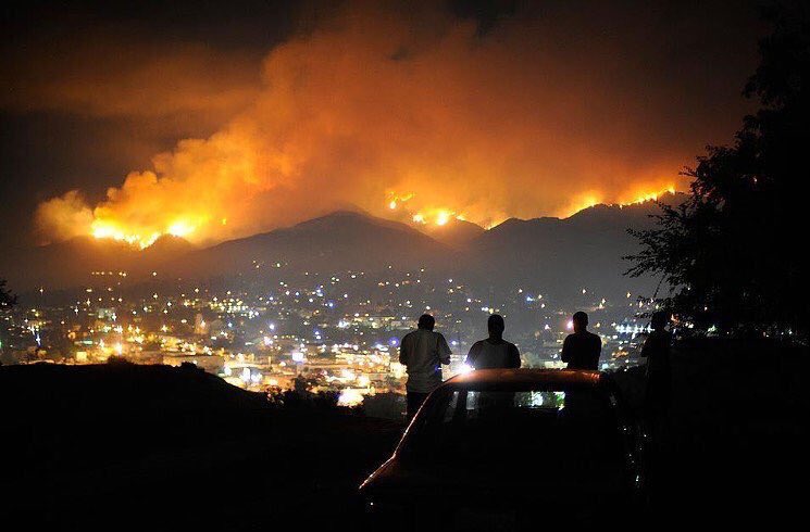 DaveVescio's tweet photo. #LAFires California Wildfires Overrun Los Angeles https://t.co/uoWwfpkJqh