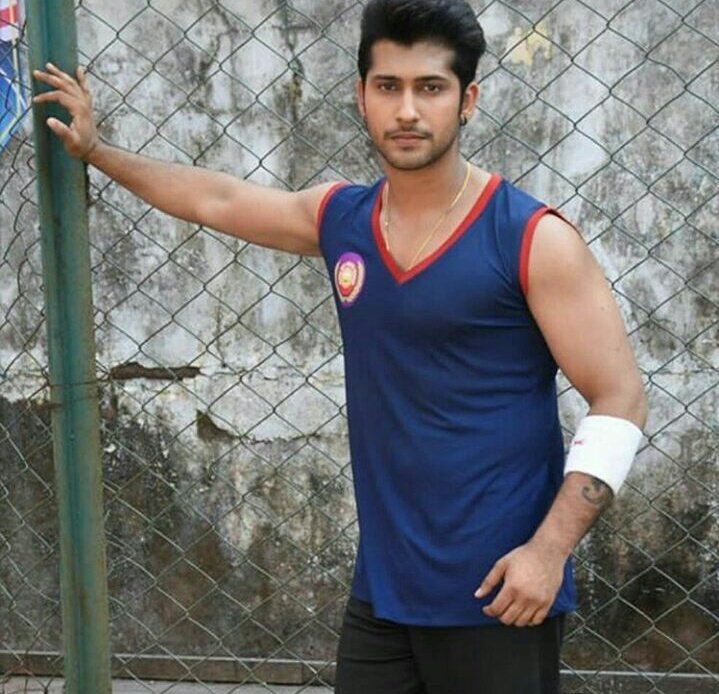 Team_Namish's tweet photo. De world z real, real big. 
But  person that makes ur heart skip a beat,  can only be one nd for me its him  @namishtaneja 😍😍😍😍😍😍😍

1 Rt = 1 vote
I vote #NamishTaneja for Ikyawann #TVPersonality2017 
@SabrasRadio @BizAsia 7170 https://t.co/Bl9TMprPNW