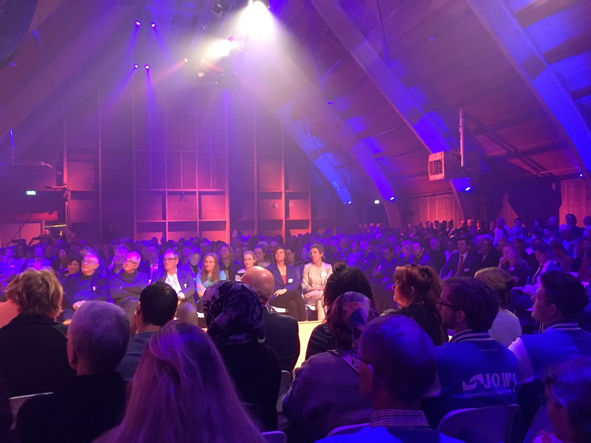 Op de Nationale Vrijwilligersdag viert het @OranjeFonds een 15-jarig jubileum. Samen vieren dat zoveel mensen zich inzetten voor anderen! #morgenisvandaag #hoop #inspiratie #kinderen