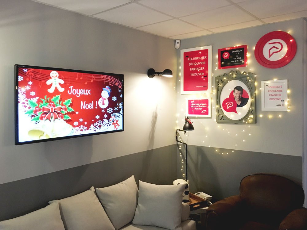 SPIrouen's tweet photo. Petit papa Noël, quand tu descendras du ciel... ♫ ♫ ♪
Vos agences @SPIrouen se mettent aux couleurs de Noël !
Et maintenant, si on parlait de vous ? ^^
Contactez-nous au 02.35.15.51.85 ou rendez-vous dans nos agences Rue Racine et Avenue de Bretagne #SPI76 #netvendeur https://t.co/7cFYGfOL8X