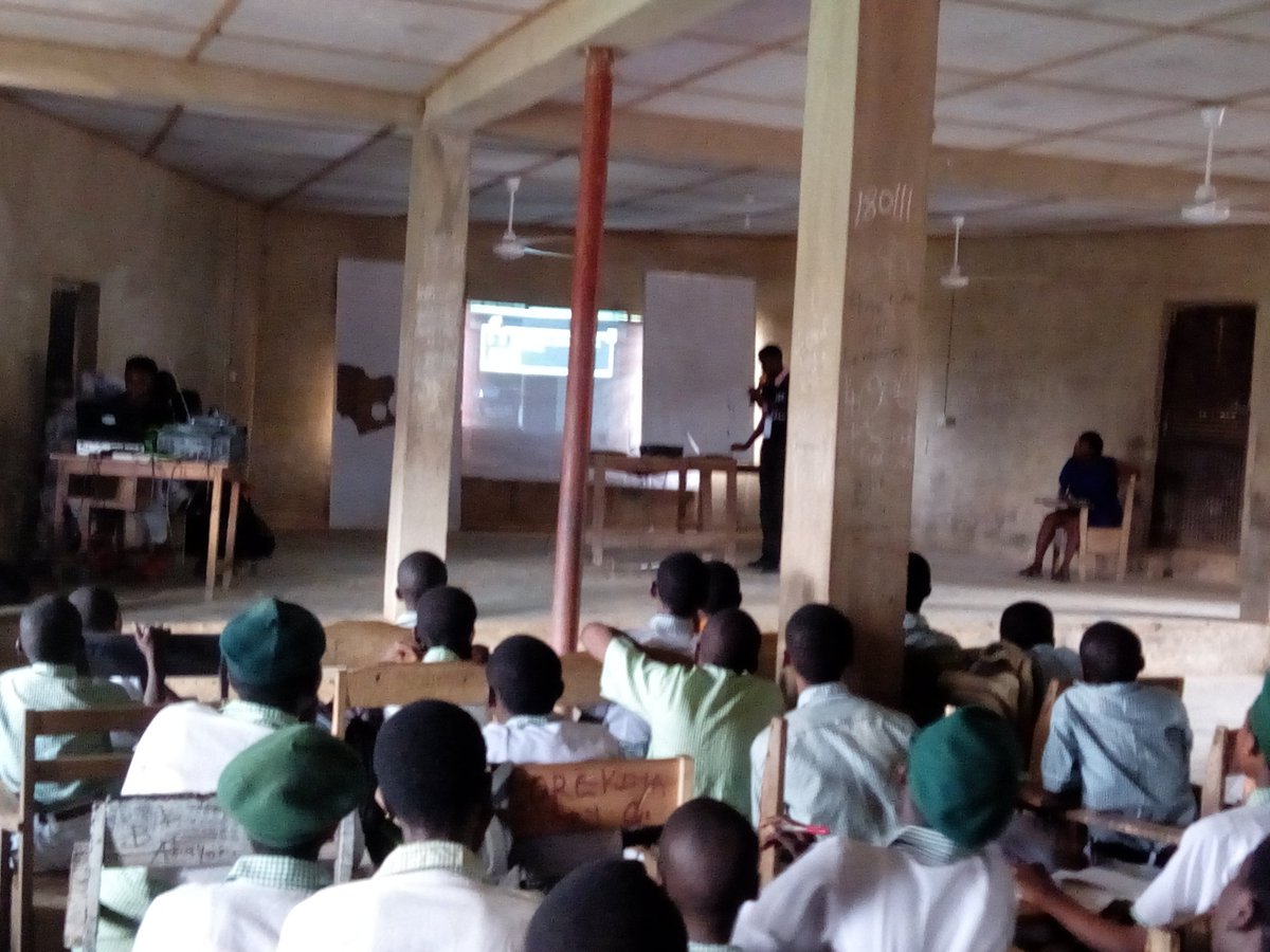 isholabaryor's tweet photo. We're underway at Ijemo Titun High School here in #Abeokuta #OgunState #Nigeria preparing the students for #FutureReady through the #HoC2017 #HourOfCode #CSEdWeek with support from @MicrosoftNG #Microsoft #Nigeria in continuation of @onlinehubng's #OneStudentOneSkill initiative. https://t.co/pAvkmqN9vW