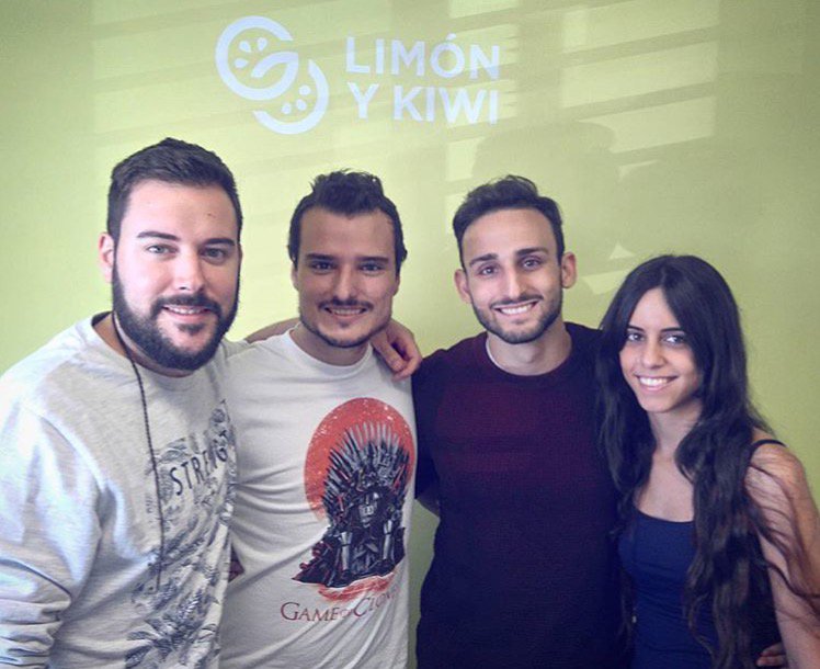 LimonyKiwi's tweet photo. Hoy es un día triste en #LimónyKiwi...

Porque se nos va nuestro compañero y amigo italiano Gian 😪

Tras tres meses de #prácticas con nosotros, lo despedimos por todo lo alto.

Nos vemos muy pronto....

¡Gracias por todo!

#limonykiwi #diseñoweb https://t.co/2E0dzwNKCd