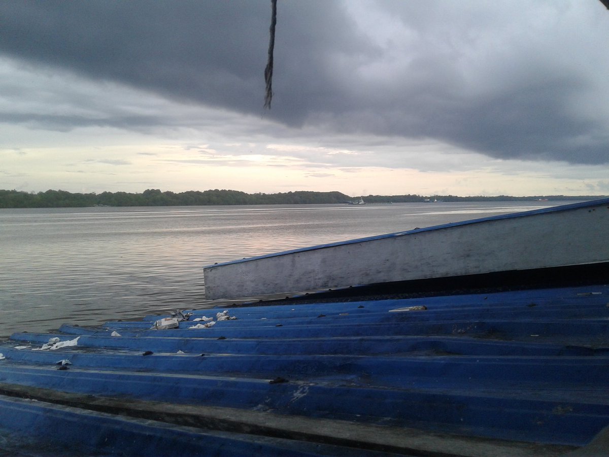 seakan langitpun paham apa yang kurasakan saat ini😊😊