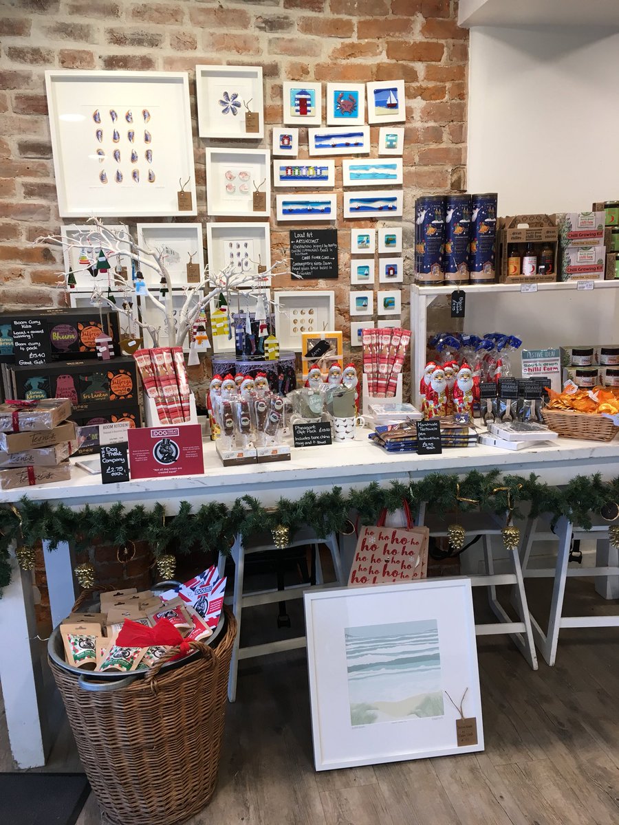 ShuteRachel's tweet photo. My framed print, ‘Instow Beach ‘ is part of the fantastic Christmas gift display @JohnsDeliDevon ... #instowbeachprint #availabletopurchase #coastalchristmasgift #localchristmasgift #perfectcoastalgift #instow #appledore #coastaldeli #devoncoastchristmas https://t.co/gVR7UyyOWA