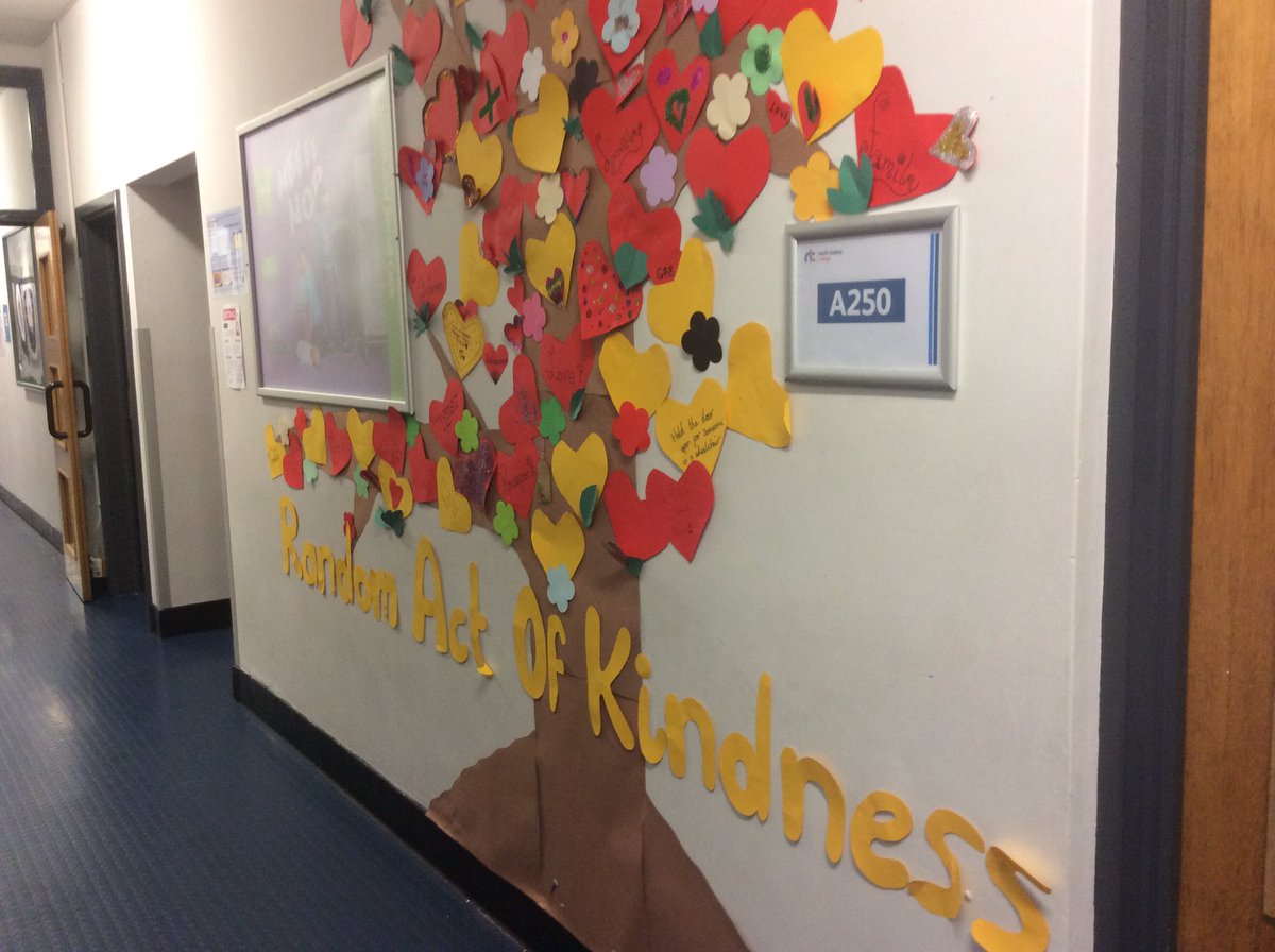 zoetaylor1312's tweet photo. HSC students @NorthLindsey design a Random Act of Kindness Tree! #caring #supportforothers #kindness https://t.co/cdO6YW2H9l