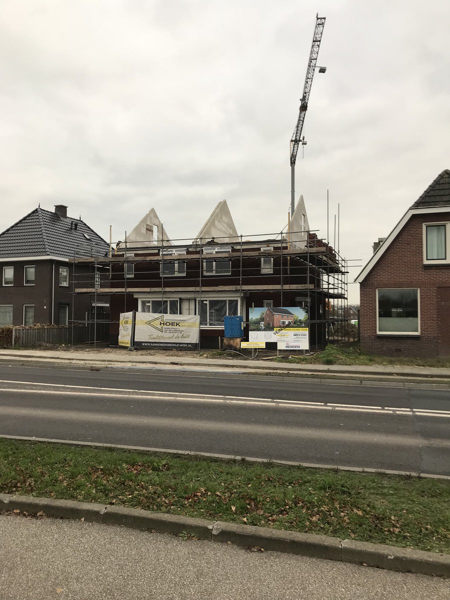 4 maal topgevels te Almelo. <a href="/AannemerHoek/">Aannemersbedrijf Hoek & Zn.</a> #kiewietlijmwerken #onbetwistdelijmspecialist #kalkzandsteen #strakkeplanning