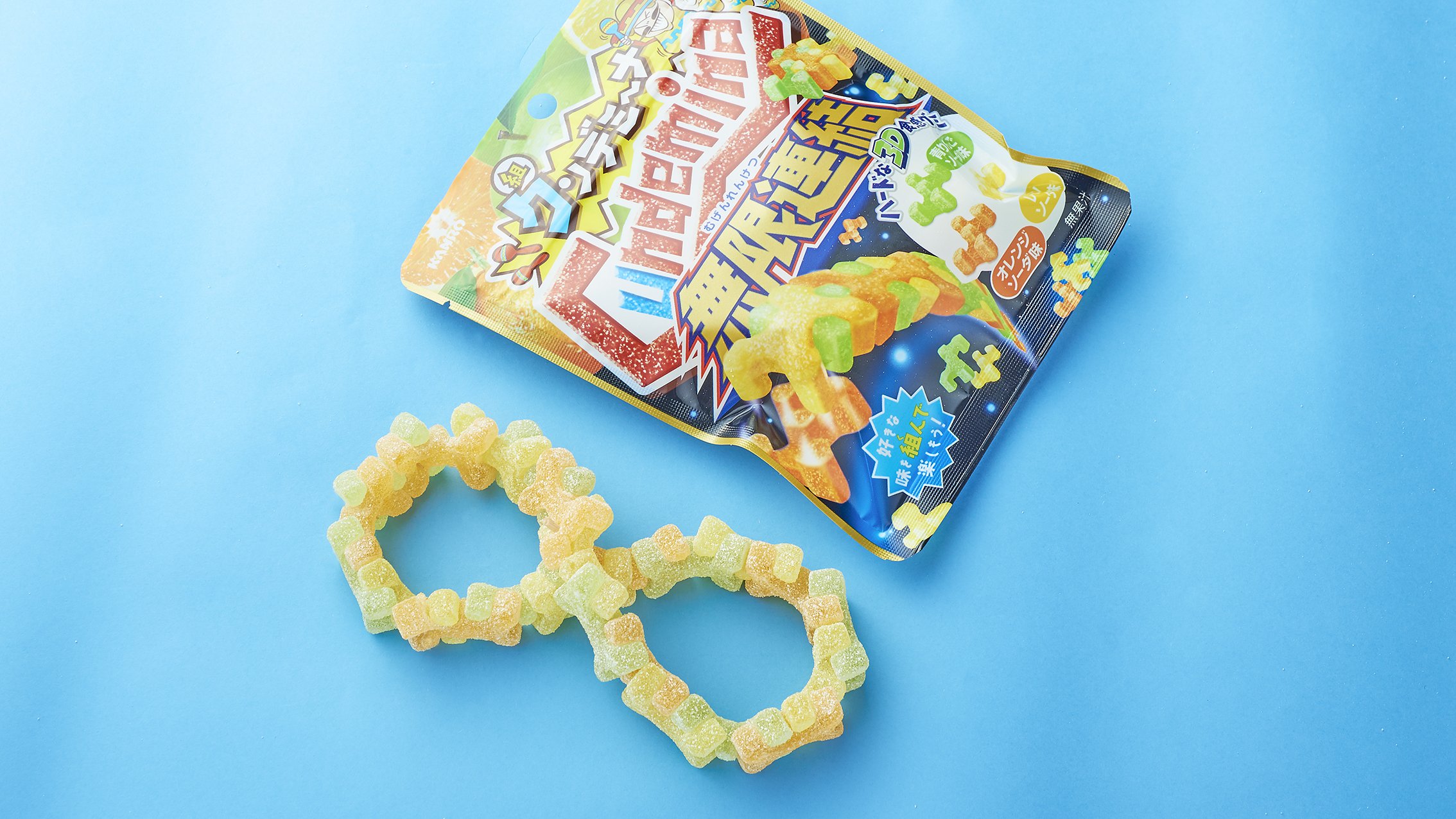 セブン イレブン ジャパン 組んで楽しめるハード食感グミ 第2弾 カンロ クンデミーナグミ無限連結 156円 税込168円 レモンソーダ味 オレンジソーダ味 青りんごソーダ味 3種のフレーバーアソート 3ｄグミを無限につなぐことができるので