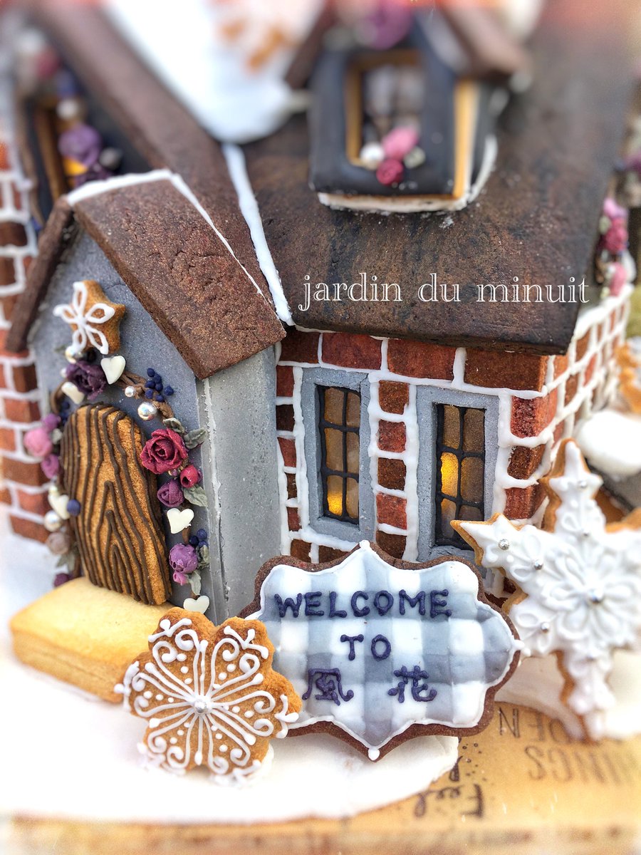 Jardin Du Minuit ジャルダン デュ ミニュイ 今年制作したクリスマスのお菓子の家 ヘクセンハウス です 全てクッキーとアイシングのみで出来ています フラワーショップ 風花 様にて展示して頂いております ヘクセンハウス ハンドメイド