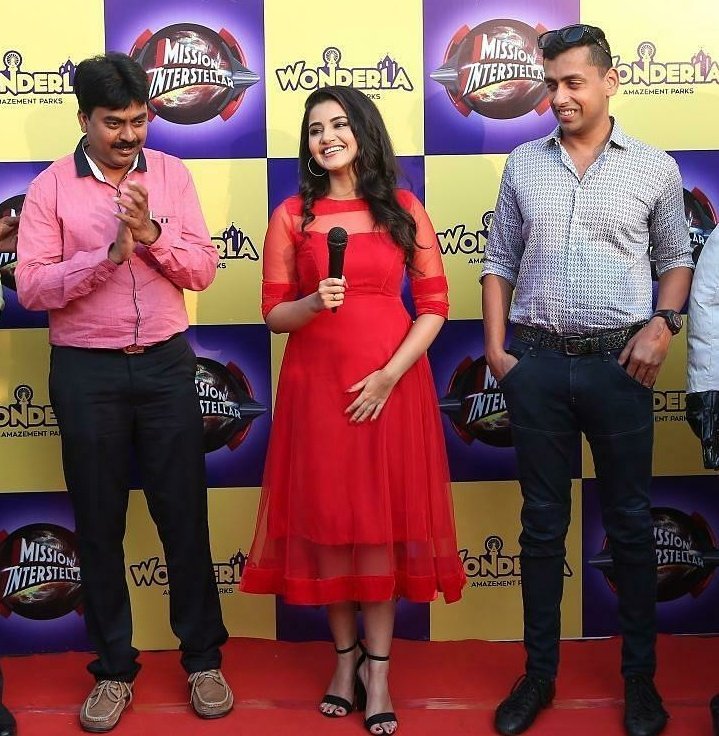 AnupamaHearts's tweet photo. 2 more glimpses from the launch of the most exciting ride #missioninterstellar at Wonderla Hyderabad, with the young star @anupamahere ๐๐๐ https://t.co/KSuk1UtNXL