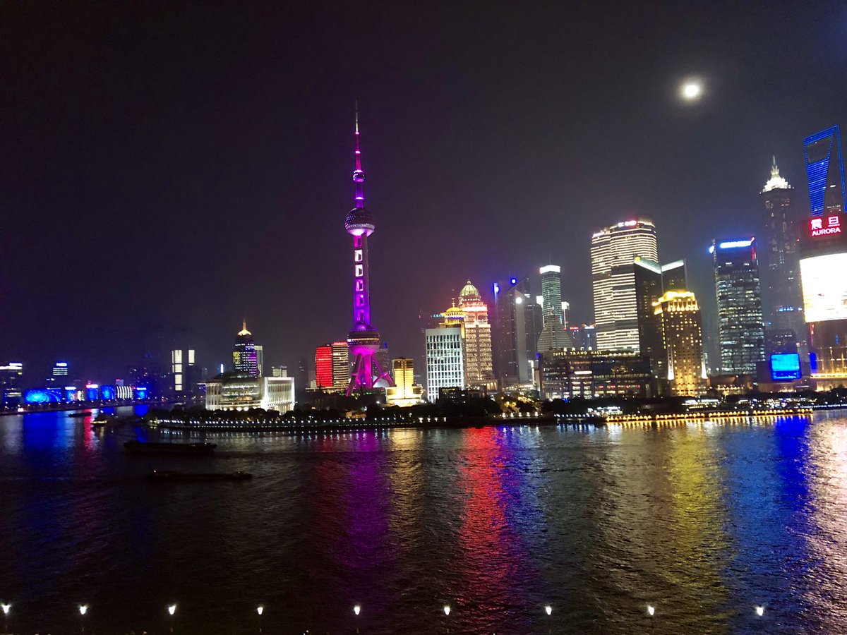 rjpittman's tweet image. Fill the Bund With Color. Great visit to @ebay Shanghai this week. Excited for this great holiday shopping season! #FillYourCartWithColor