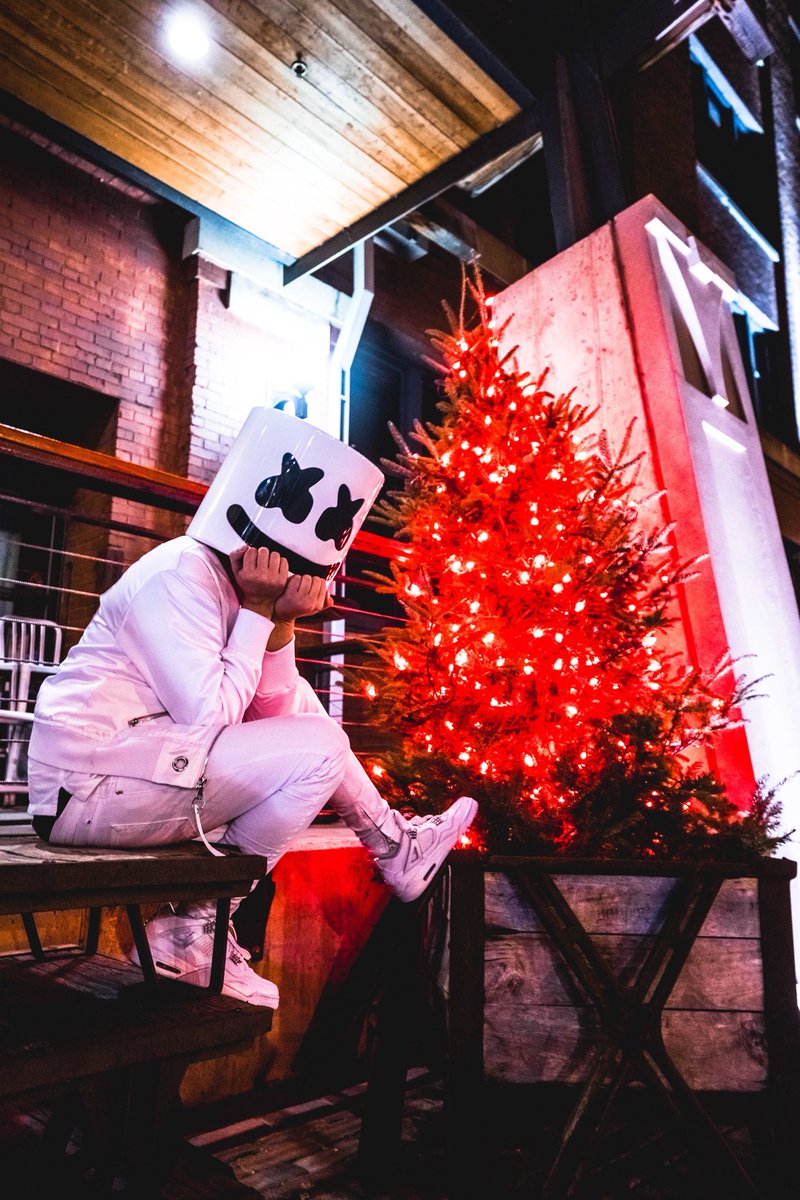 marshmello's tweet photo. All I want for Christmas is you 🎁 https://t.co/t5sHzwzkbu
