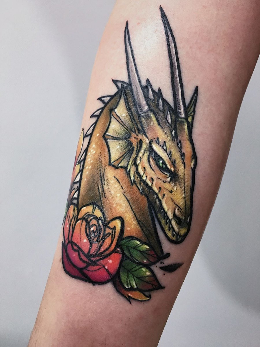 AdaDieJustDie's tweet photo. Os presento las obras de arte que me ha tatuado @Fucking_RED_cat .
Eran tatuajes importantísimos para mí y los ha clavado. Es súper maja, https://t.co/mPcvazp1Eq