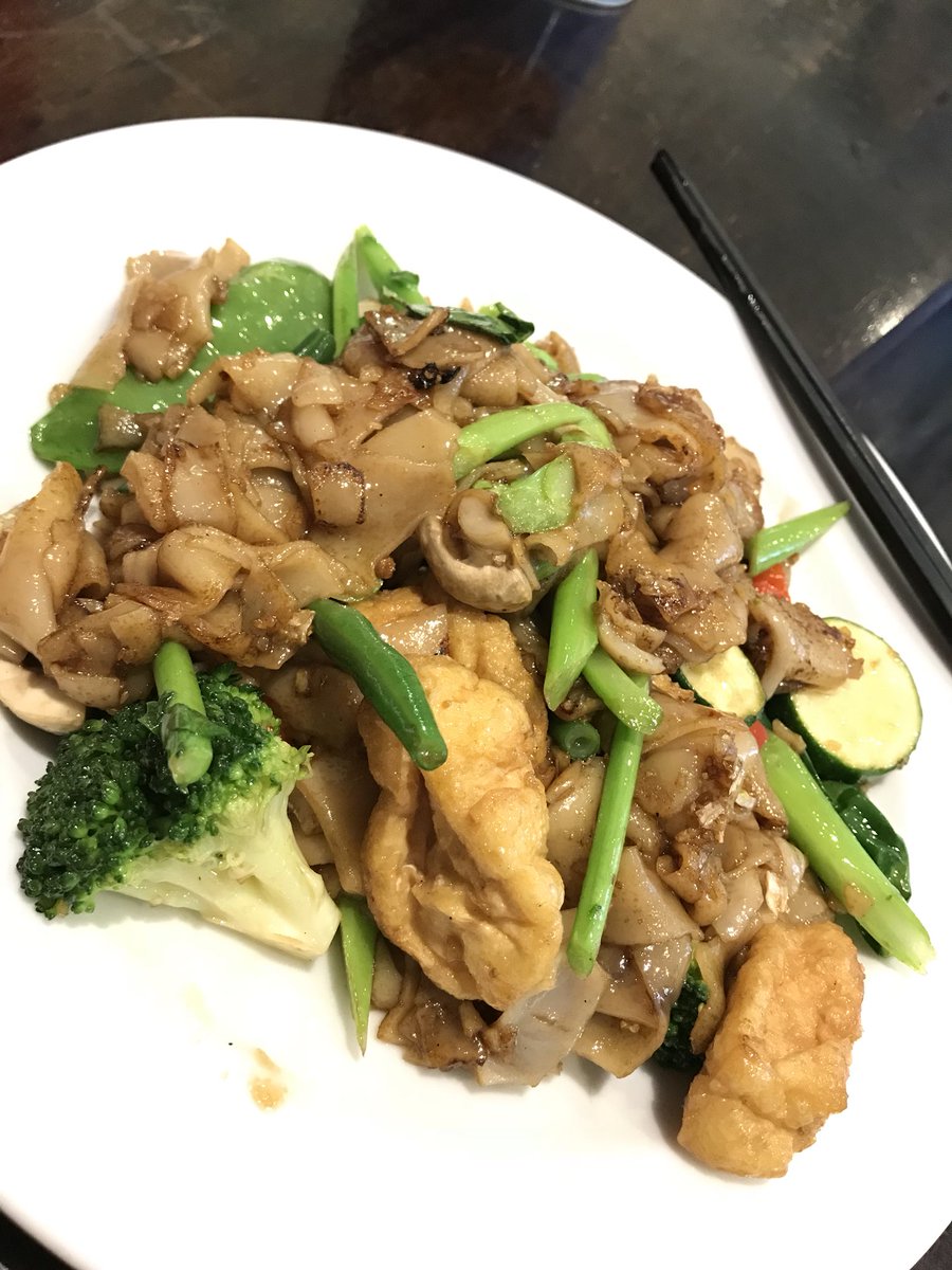 riailano's tweet photo. First meal....Thai!!!! It was delish! Burp! π #southiegurl #aussiegurl #vegan #downunder #thaifood #veganinsydney #nowmoment #iphonephotography #photoblogger #igers #igersofoz #vegansydneyguide https://t.co/IResrBobRA