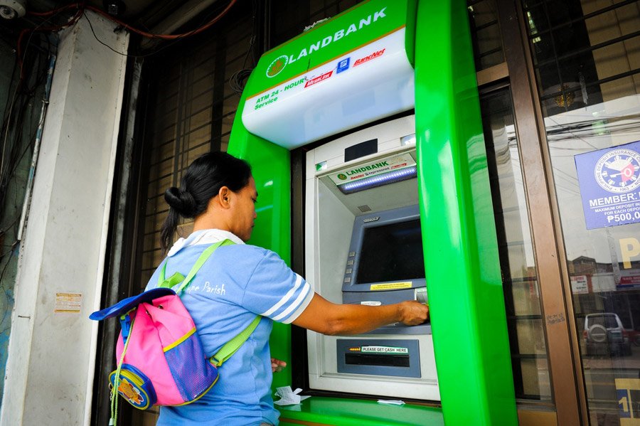 UNESCAP's tweet photo. #AsiaPacific is characterized by high-levels of savings. These large and growing savings can strengthen financing for the region’s #sustdev. #MPFDAP https://t.co/f21oKbQ3YL https://t.co/IPzrwEawnW