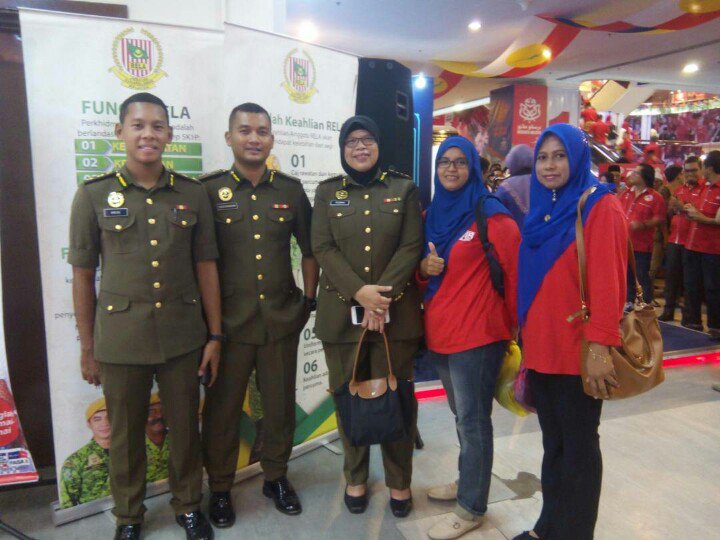 fiqah_ny's tweet photo. Anggota @Rela_KualaLipis beramah mesra bersama Tuan kp @zulkifliabidin di PWTC sempena perhimpunan agung UMNO 2017 #pau2017 @RazibSRBrians @relamalaysia @relapahang https://t.co/xVMiyPLm4G