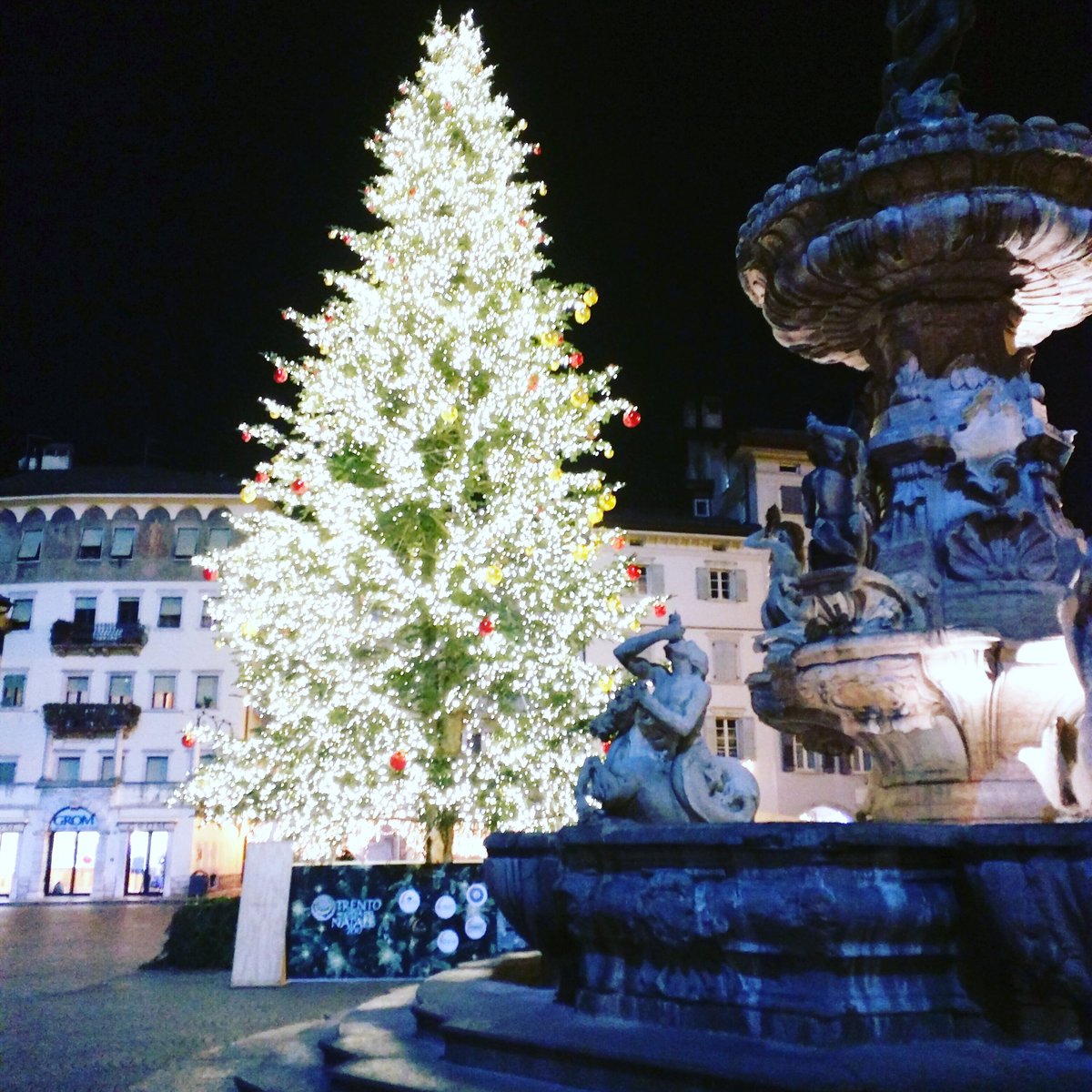 energyhtl's tweet photo. #mercatinidinatale #Trentino #Trento #Tree https://t.co/gsBFdjM6pv