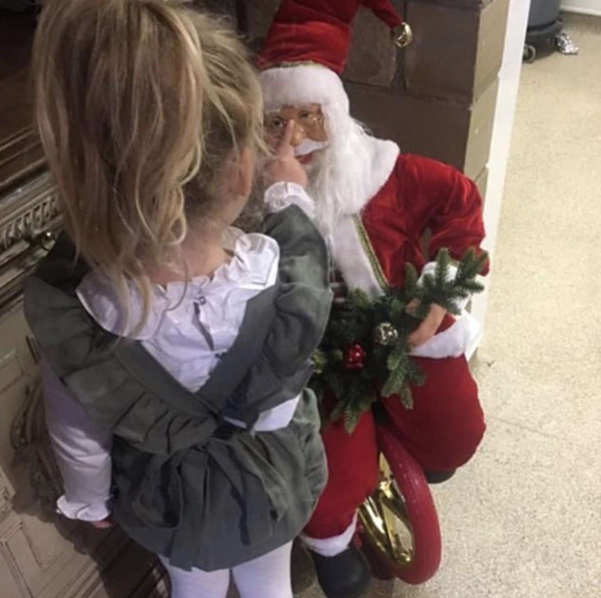 This little beauty rocking her Forest Green Linen Frill Romper! 🙌🏻 We have limited stock of some items now so grab them while you can.
#ThursdayThoughts #romperlife #ethicalfashion #ethicallymade #classicstyle #EarlyBiz #childrensfashion #kidsfashion #bloggerstyle #mummyblogger
