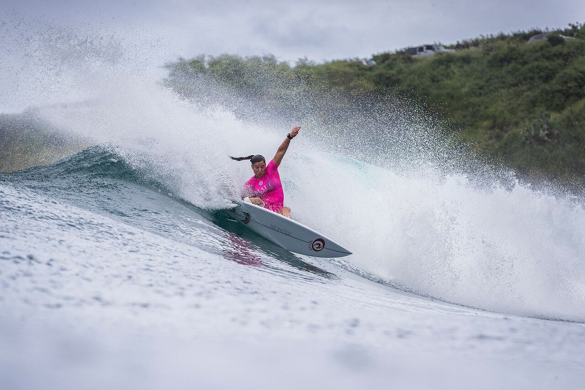 La reina del #surf se llama @tylerGwright: doble Campeona del Mundo con tan sólo 23 años. Te lo contamos en <a href="/CampeonisimasES/">Campeonísimas</a>: campeonisimas.es/deportes/surf/…
